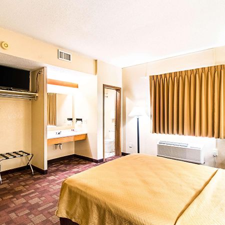 Econo Lodge Watertown Exteriér fotografie