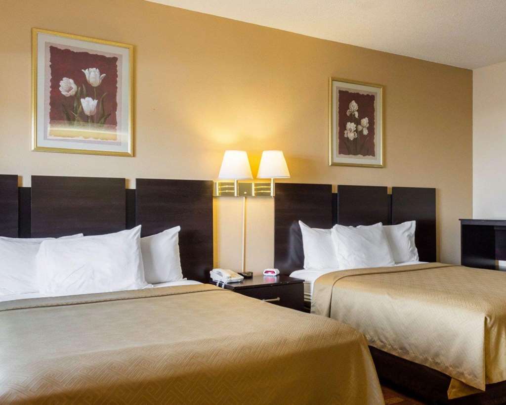 Econo Lodge Watertown Pokoj fotografie