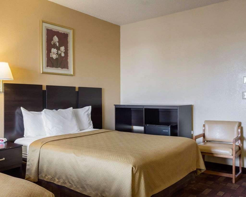 Econo Lodge Watertown Pokoj fotografie