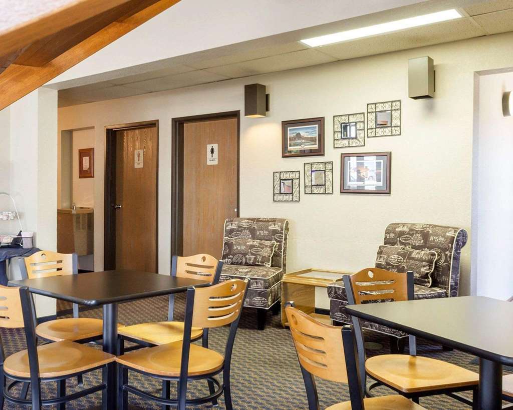 Econo Lodge Watertown Restaurace fotografie